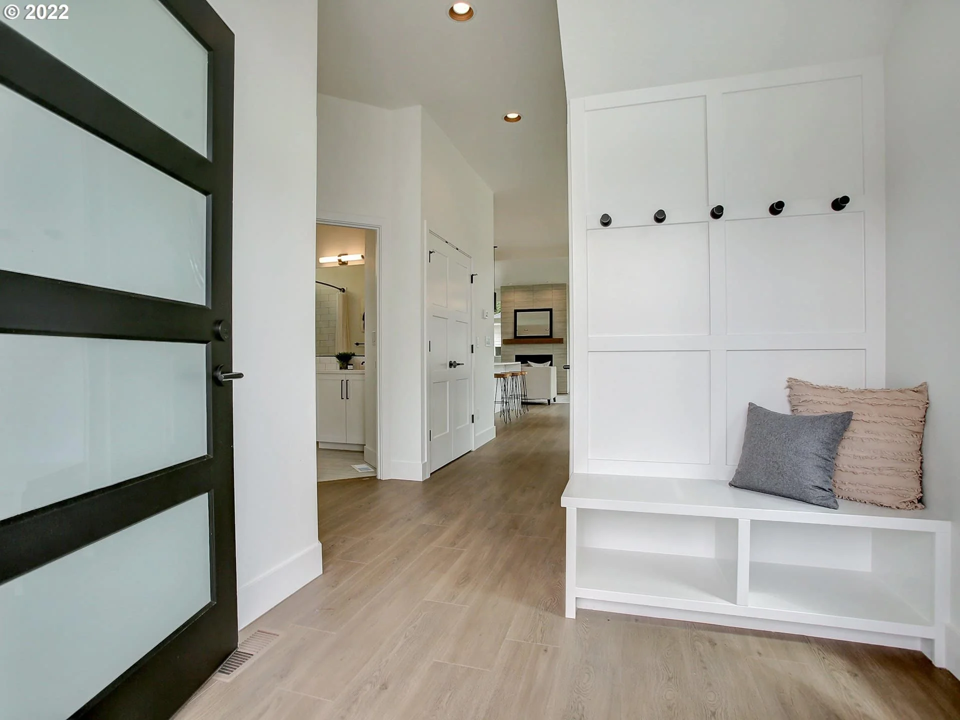 6704 N Knowles Ave - Photo 2