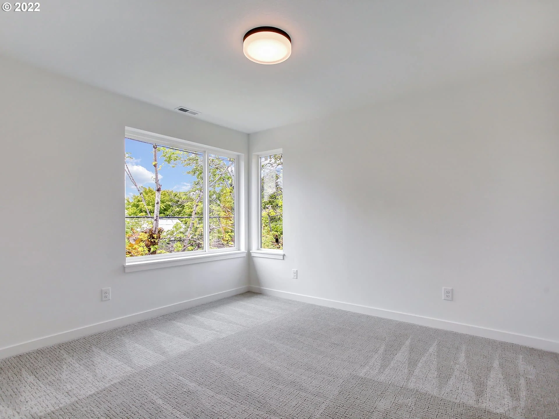 6704 N Knowles Ave - Photo 22