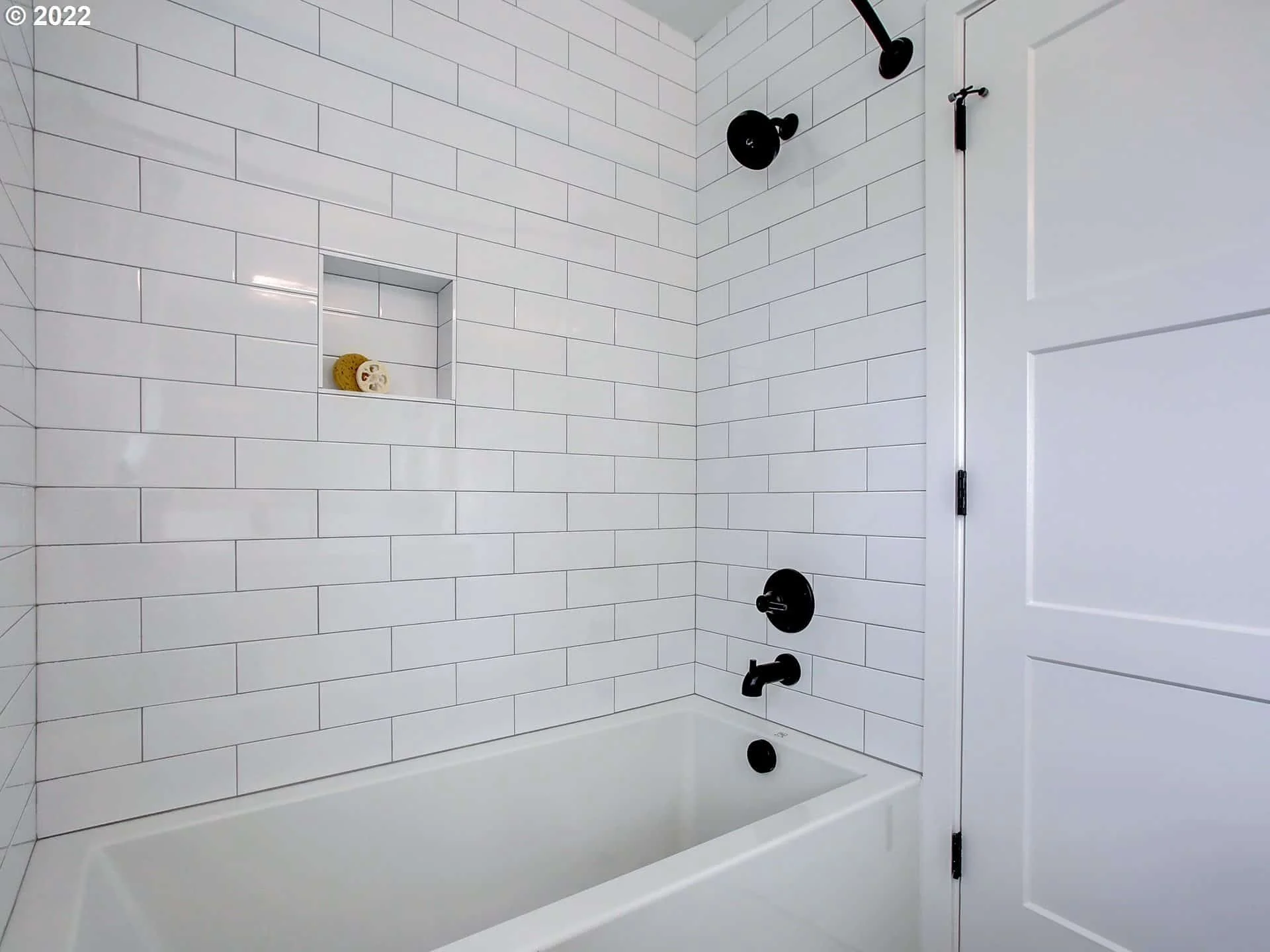 6704 N Knowles Ave - Photo 24
