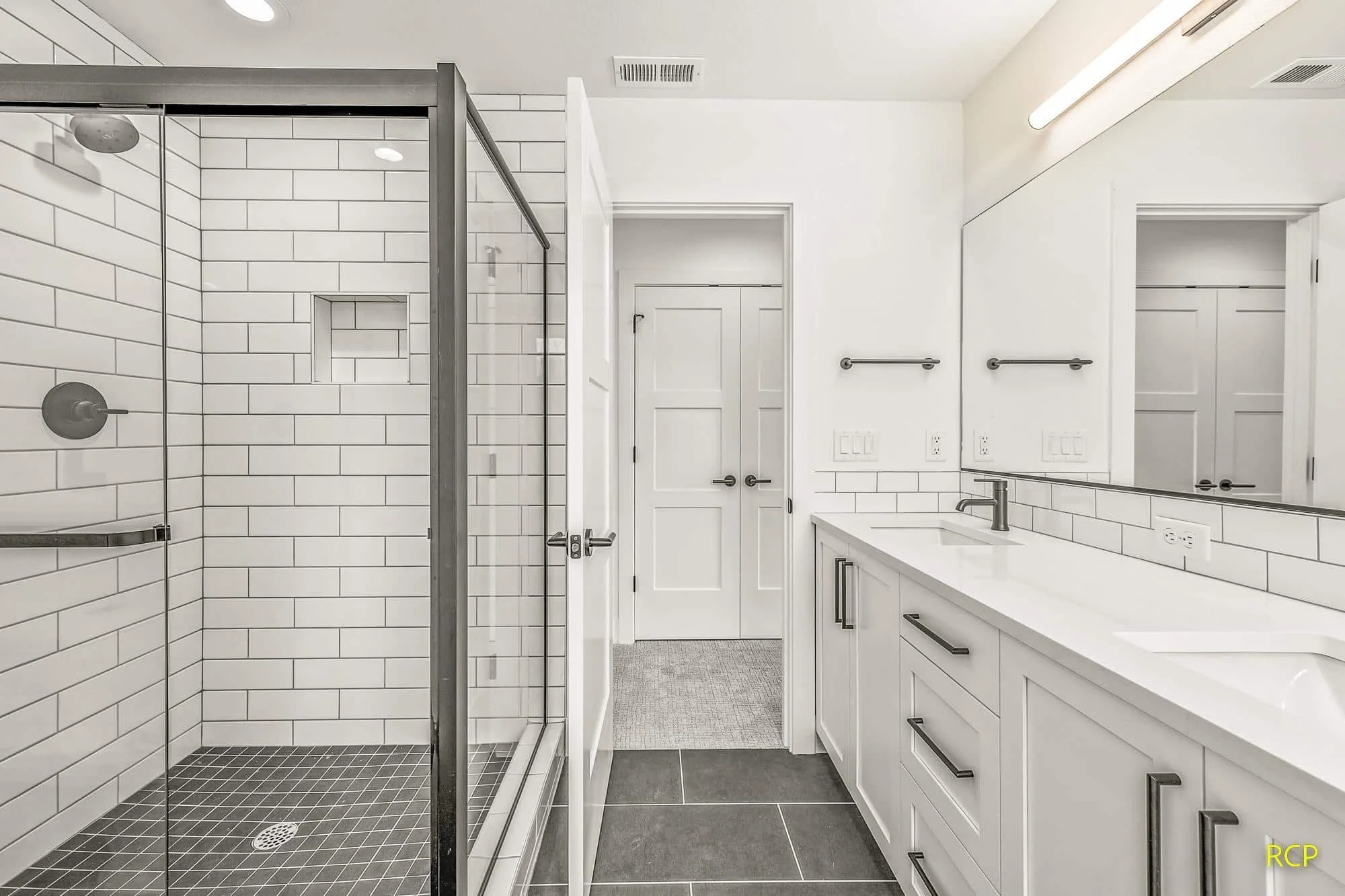 8450 N Seward Ave - Photo 28