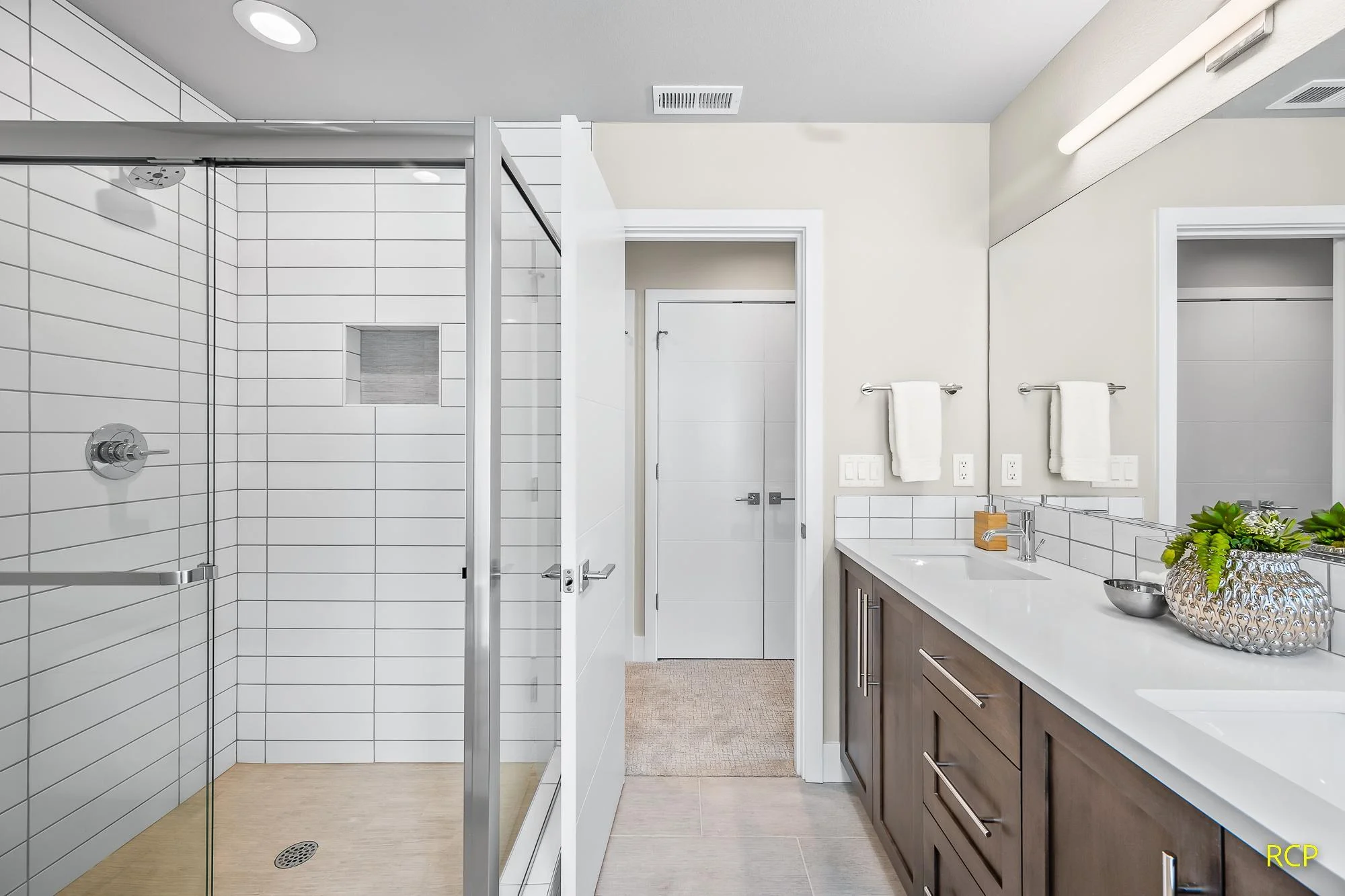 8454 N Seward Ave - Photo 18